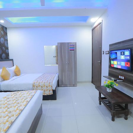 Oaks Inn Plaza Delhi Airport New Delhi Buitenkant foto