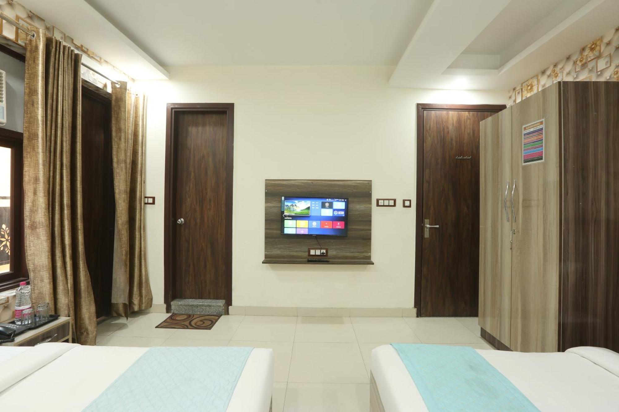 Oaks Inn Plaza Delhi Airport New Delhi Buitenkant foto