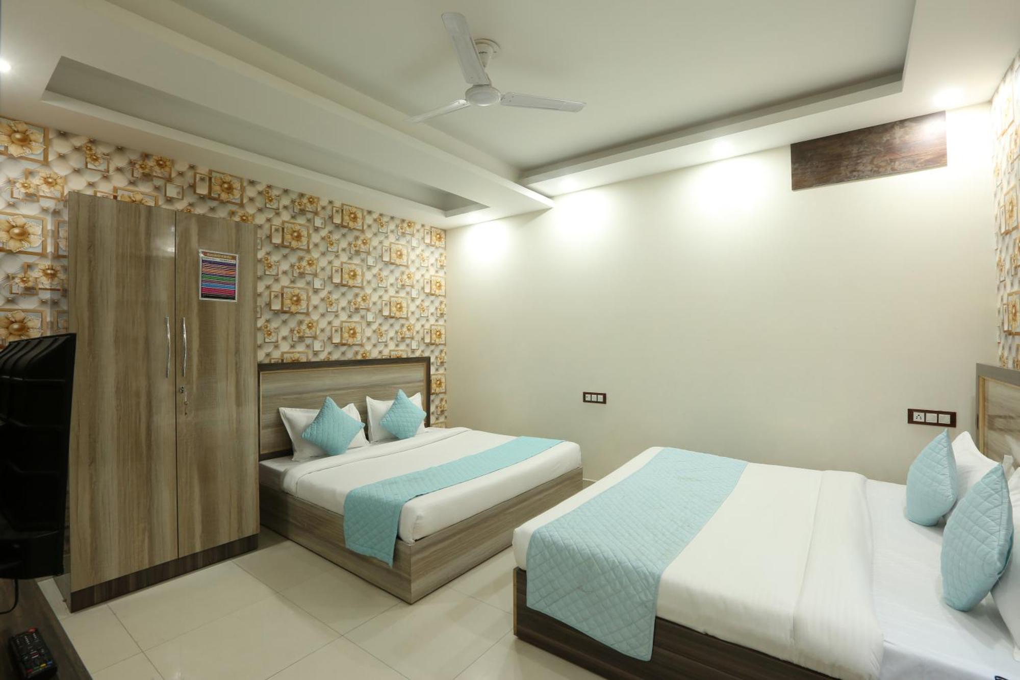 Oaks Inn Plaza Delhi Airport New Delhi Buitenkant foto